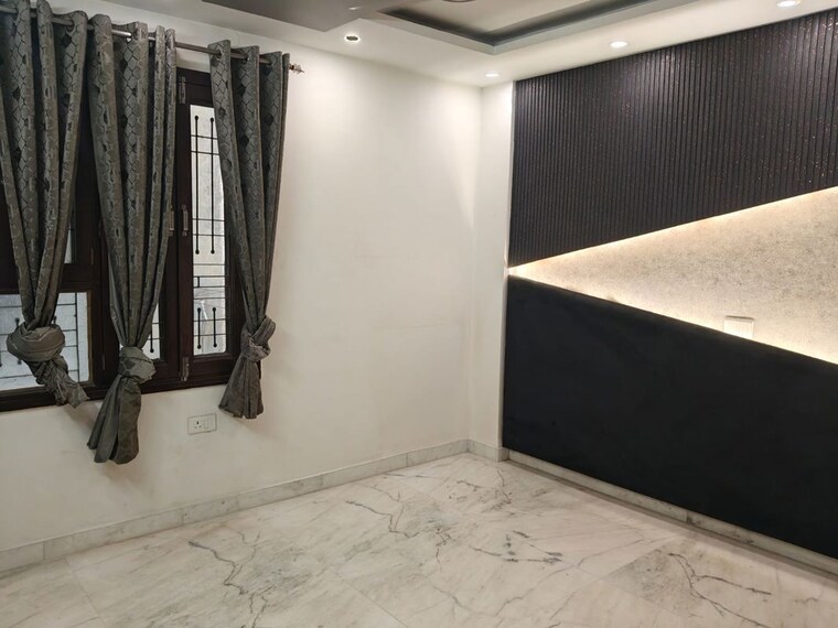 Bedroom, paschim vihar 3 Bedroom 125 Sq.Yd. Builder Floor In Paschim Vihar Delhi 10282327