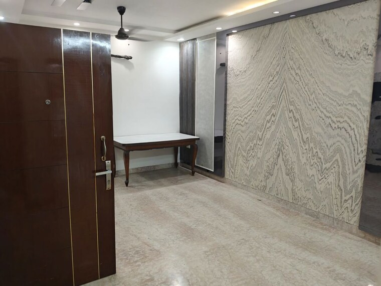 Room, paschim vihar 3 Bedroom 125 Sq.Yd. Builder Floor In Paschim Vihar Delhi 10282327