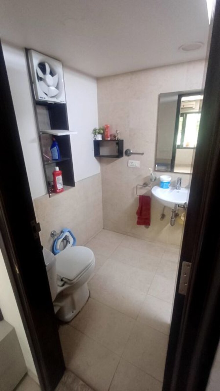 Bathroom, kw-blue-pearl 2.5 Bedroom 1100 Sq.Ft. Apartment In Karol Bagh Delhi 10282292