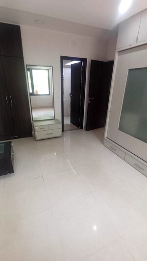 Room in 2.5 BHK Apartment at KW Blue Pearl, Karol Bagh – for Sale