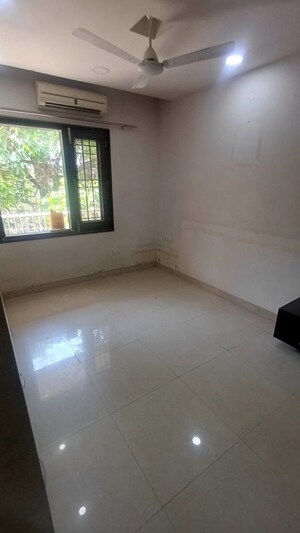 Room in 2.5 BHK Apartment at KW Blue Pearl, Karol Bagh – for Sale