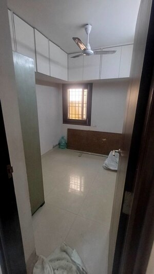 Room in 2.5 BHK Apartment at KW Blue Pearl, Karol Bagh – for Sale
