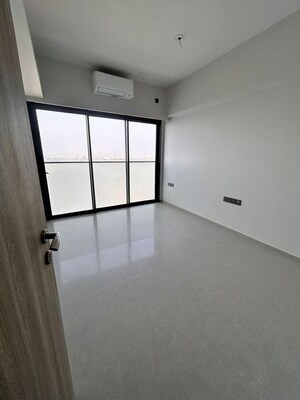 Room in 3 BHK Apartment at Khar West – for Rent