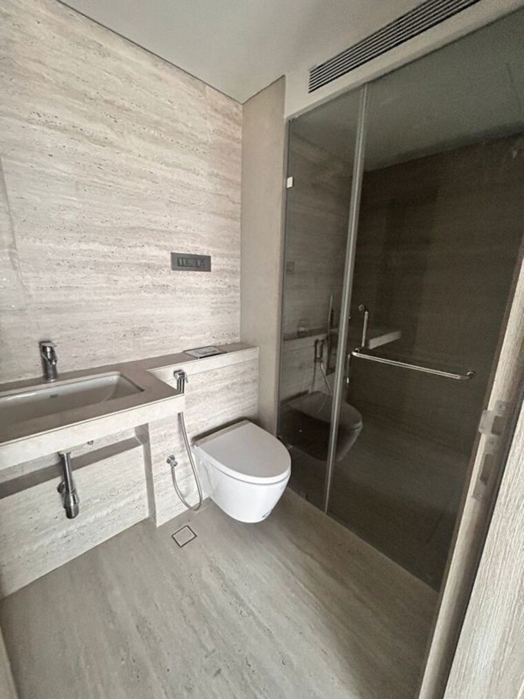 Bathroom, khar west 3 Bedroom 1100 Sq.Ft. Apartment In Khar West Mumbai 10282322