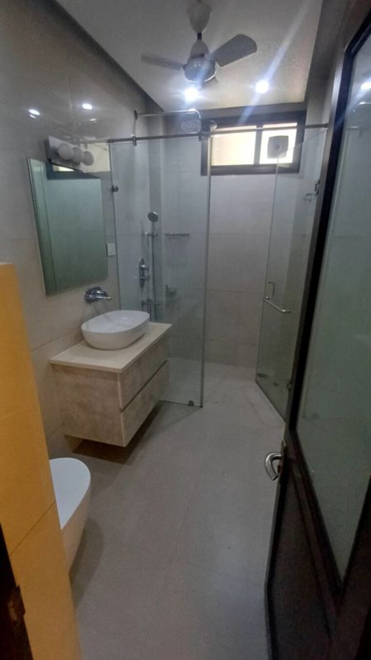 Bathroom, east patel nagar 4 Bedroom 1850 Sq.Ft. Independent House In East Patel Nagar Delhi 10282370