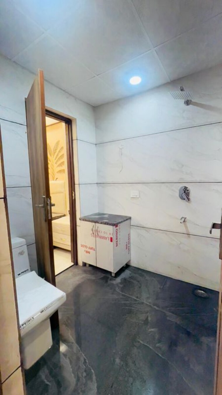 Bathroom, sector 46 3 Bedroom 1650 Sq.Ft. Builder Floor In Sector 46 Gurgaon 10282388