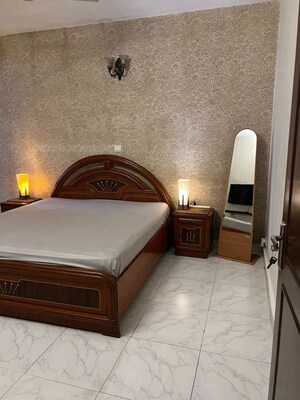 Furnished Amenities in 3.5 BHK Builder Floor at Saket – for Rent