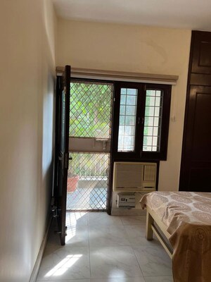 Room in 3.5 BHK Builder Floor at Saket – for Rent