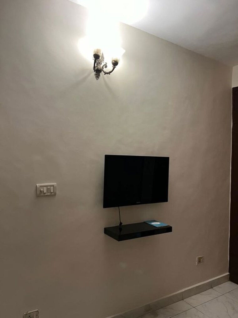 Room, saket 3.5 Bedroom 200 Sq.Yd. Builder Floor In Saket Delhi 10282445