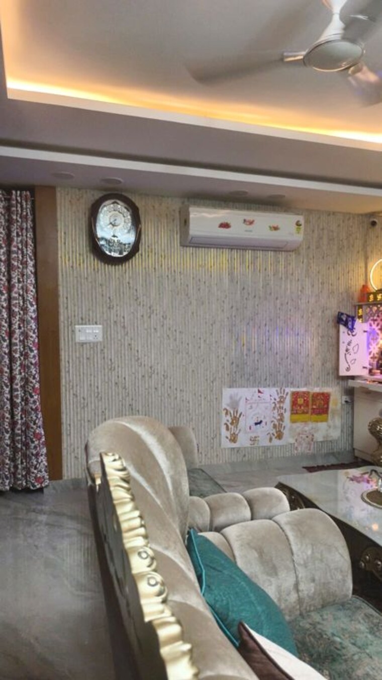 Living Room, sector 85 3 Bedroom 250 Sq.Yd. Builder Floor In Sector 85 Faridabad 10282372