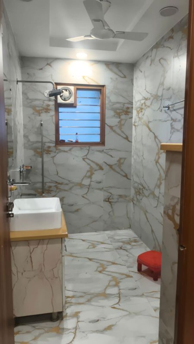 Bathroom, sector 85 3 Bedroom 250 Sq.Yd. Builder Floor In Sector 85 Faridabad 10282372