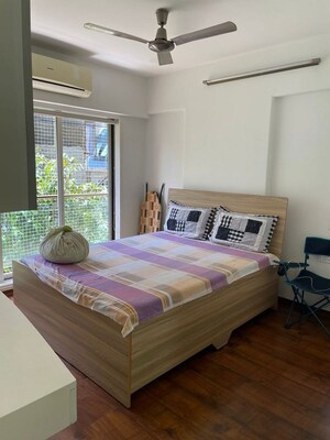 Bedroom in 3 BHK Apartment at Khar West – for Rent