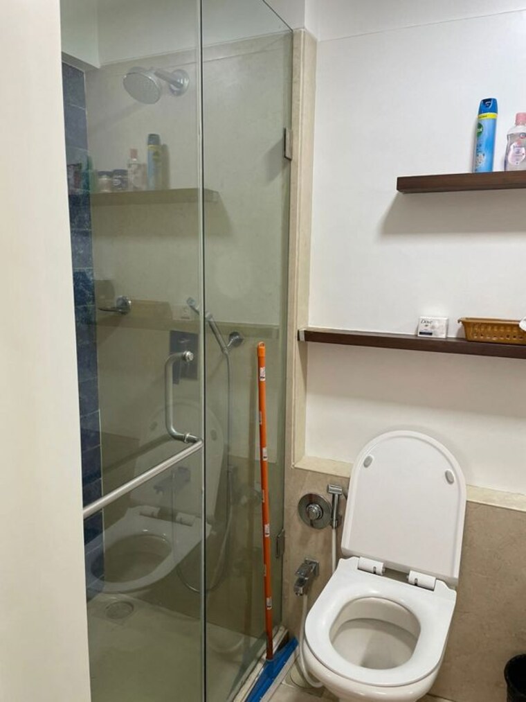 Bathroom, khar west 3 Bedroom 1100 Sq.Ft. Apartment In Khar West Mumbai 10282444