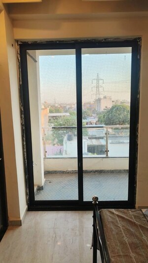 Room in 3 BHK Apartment at Gandhi Path – for Rent