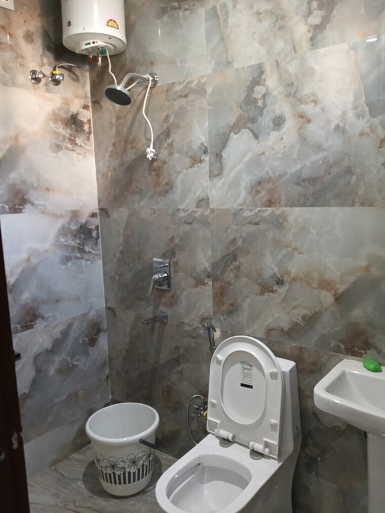 Bathroom, turner road 2 Bedroom 100 Sq.Yd. Builder Floor In Turner Road Dehradun 10282580