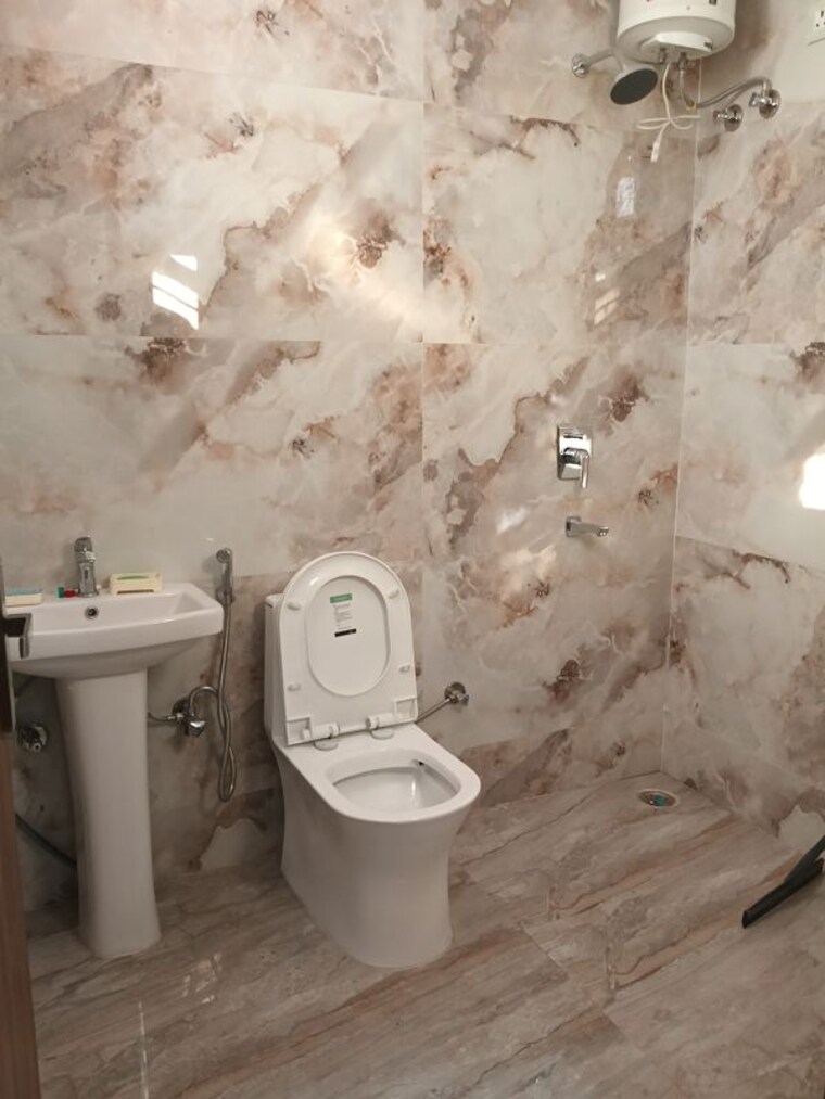 Bathroom, turner road 2 Bedroom 100 Sq.Yd. Builder Floor In Turner Road Dehradun 10282580