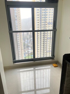 Room in 3 BHK Apartment at Kalpataru Elitus, Mulund West – for Sale