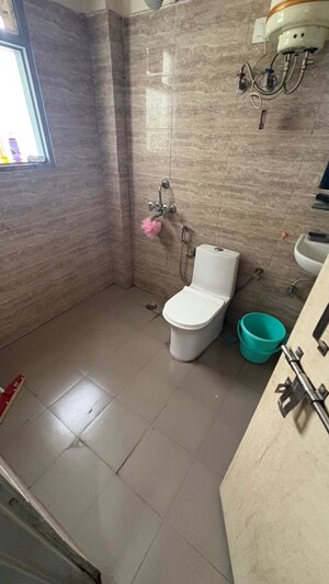 Bathroom in 2 BHK Builder Floor at Sector 40 – for Rent