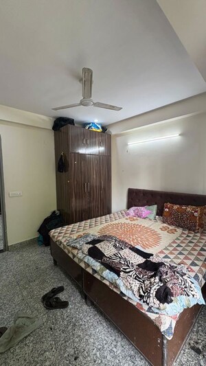 Bedroom in 2 BHK Builder Floor at Sector 40 – for Rent