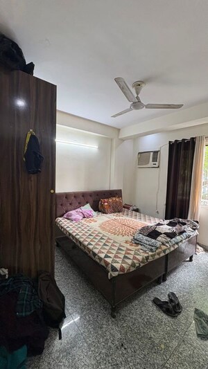 Bedroom in 2 BHK Builder Floor at Sector 40 – for Rent