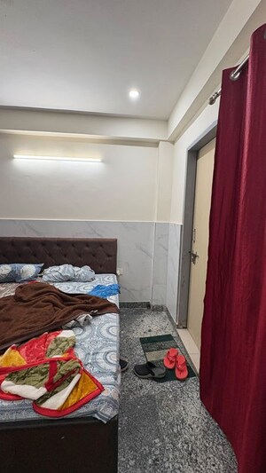 Bedroom in 2 BHK Builder Floor at Sector 40 – for Rent