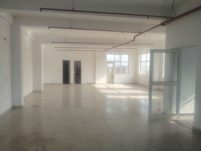 Room, sector 65 Commercial Office Space 1500 Sq.Ft. In Sector 65 Noida 10282583