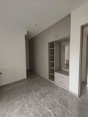 Room in 3 BHK Apartment at Santacruz West – for Rent