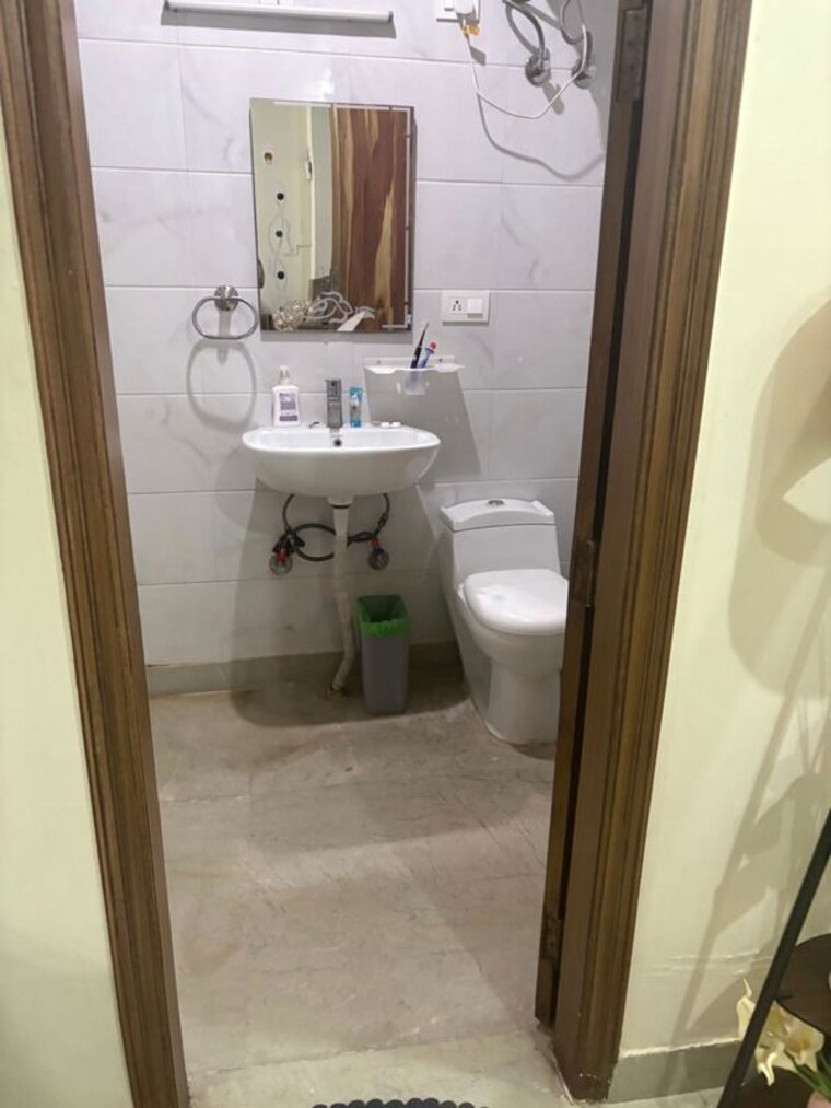 Bathroom, mohyal colony 2 Bedroom 1280 Sq.Ft. Builder Floor In Mohyal Colony Gurgaon 10282620