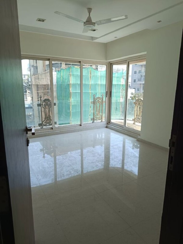 Room, khar west 3 Bedroom 1100 Sq.Ft. Apartment In Khar West Mumbai 10282778
