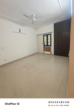 Room in 3 BHK Apartment at Vasant Kunj – for Rent