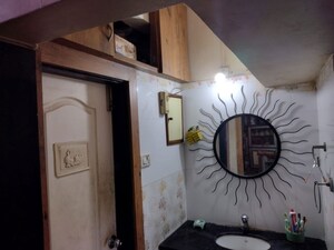 Team Area in 2 BHK Apartment at Kamlesh Mansion Apartment, Vile Parle East – for Sale