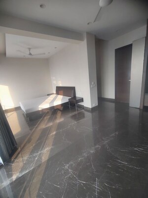 Room in 4 BHK Apartment at Kalpataru Horizon, Worli – for Sale