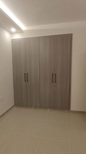 Room in 3 BHK Apartment at Amrapali Crystal Homes, Sector 76 – for Rent