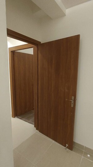 Room in 3 BHK Apartment at Amrapali Crystal Homes, Sector 76 – for Rent