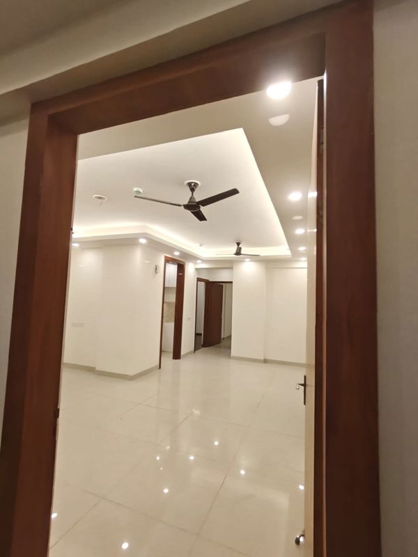 3 BHK + Extra Room Apartment For Rent in Amrapali Crystal Homes