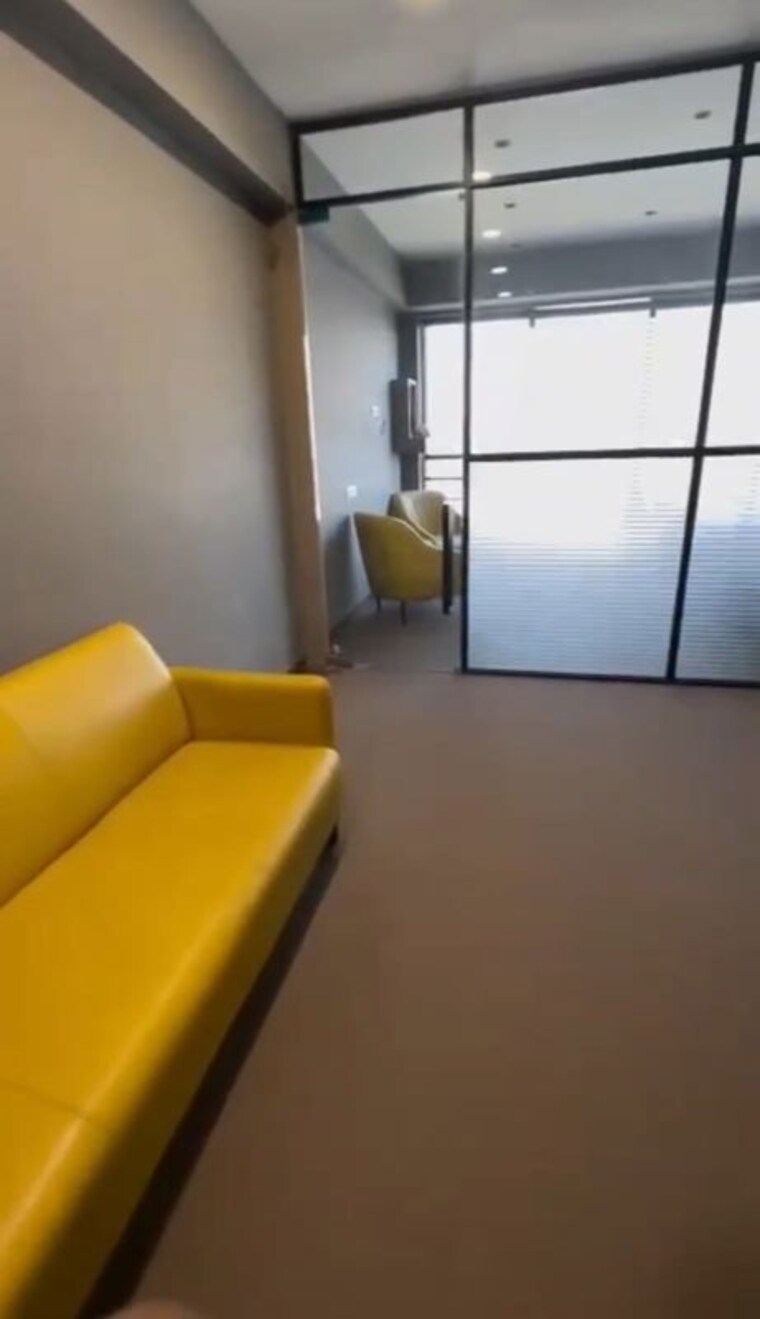 Room, sun-orbit Commercial Office Space 850 Sq.Ft. In Bodakdev Ahmedabad 10283064