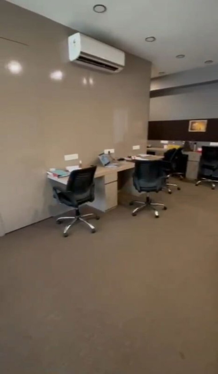 Team Area, sun-orbit Commercial Office Space 850 Sq.Ft. In Bodakdev Ahmedabad 10283064