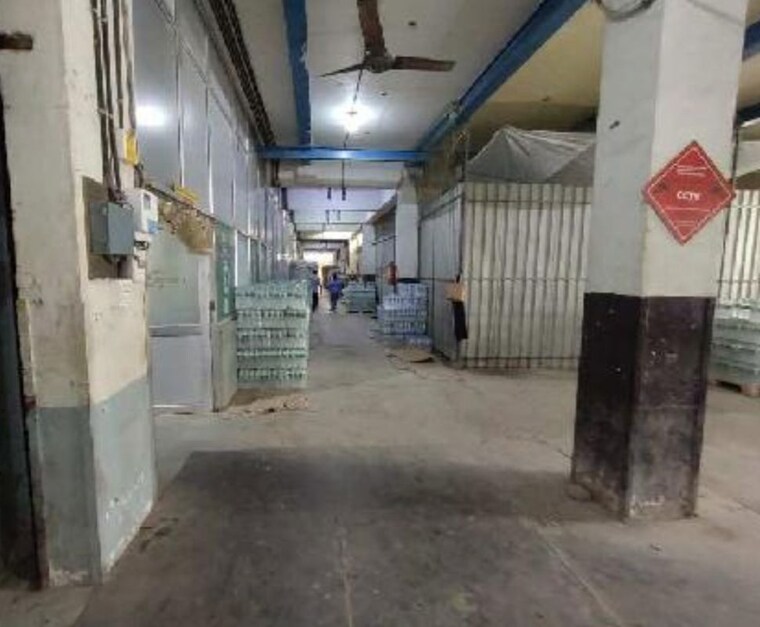  Parking, sdf-7-seepz Commercial Warehouse 6780 Sq.Ft. In Andheri East Mumbai 10057858