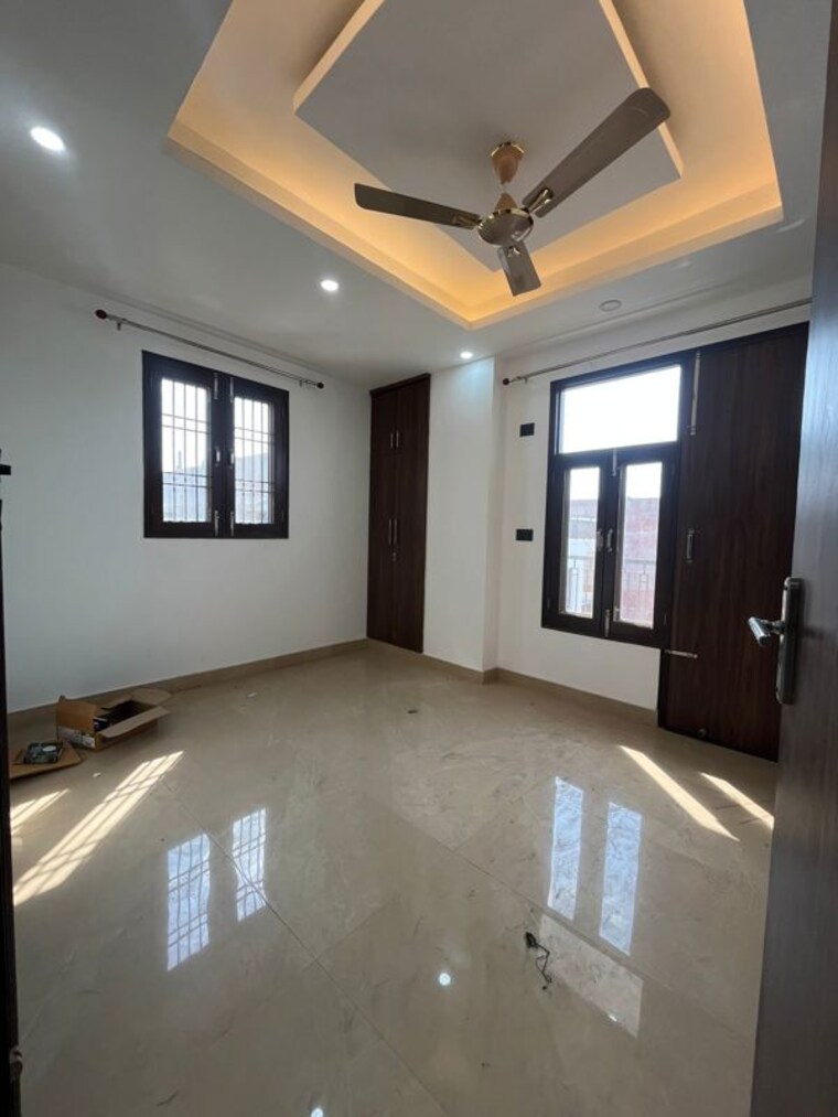 Room, maidan garhi 3 Bedroom 130 Sq.Yd. Apartment In Maidan Garhi Delhi 10283262