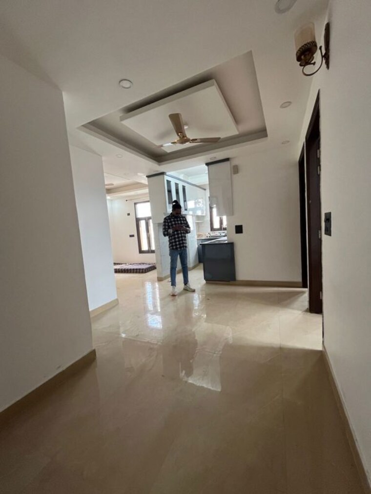 Room, maidan garhi 3 Bedroom 130 Sq.Yd. Apartment In Maidan Garhi Delhi 10283262