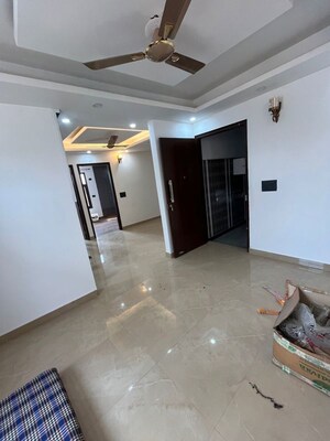 Room in 3 BHK Apartment at Maidan Garhi – for Rent