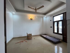 Living Room in 3 BHK Apartment at Maidan Garhi – for Rent