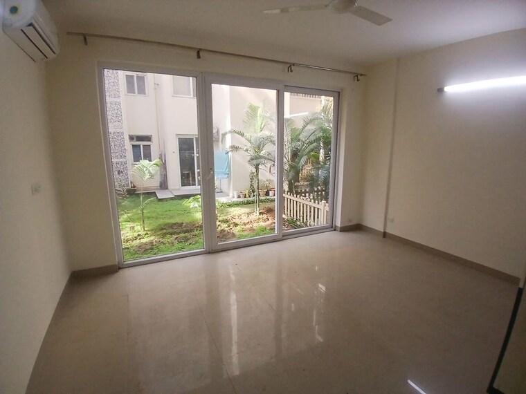 Room, emaar-emerald-floors-premier 4 Bedroom 1975 Sq.Ft. Apartment In Sector 65 Gurgaon 10283352