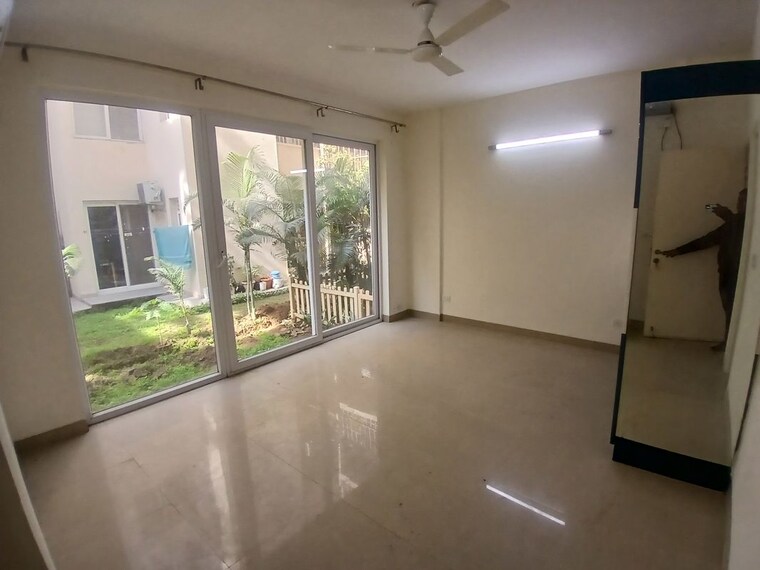 Room, emaar-emerald-floors-premier 4 Bedroom 1975 Sq.Ft. Apartment In Sector 65 Gurgaon 10283352