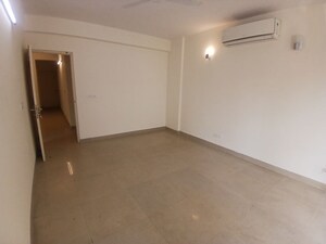 Room in 4 BHK Apartment at Emaar Emerald Floors Premier, Sector 65 – for Sale