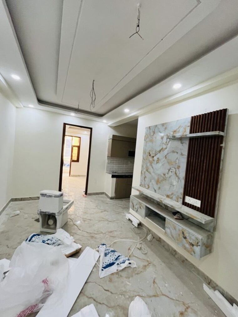 Hall, sector 73 1 Bedroom 600 Sq.Ft. Builder Floor In Sector 73 Noida 10283330