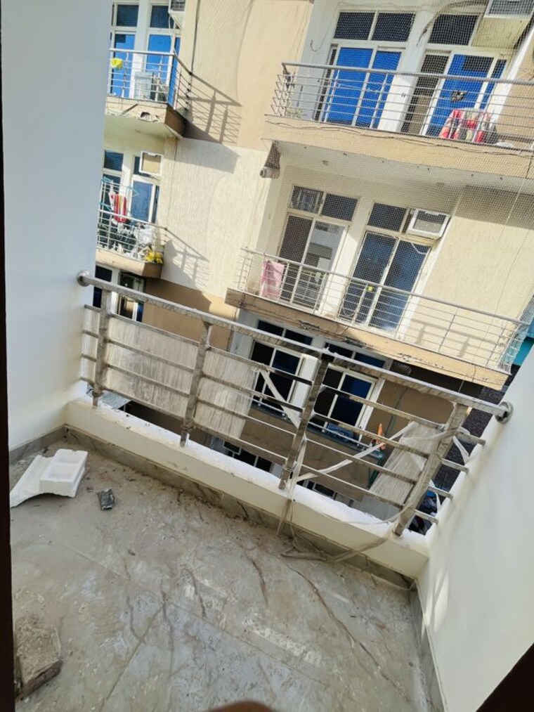 Balcony, sector 73 1 Bedroom 600 Sq.Ft. Builder Floor In Sector 73 Noida 10283330