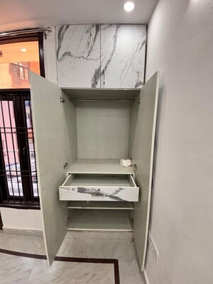 Furnished Amenities in 2 BHK Apartment at Chattarpur – for Rent