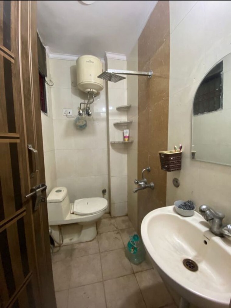 Bathroom, rajpur 2 Bedroom 85 Sq.Yd. Apartment In Rajpur Delhi 10283500