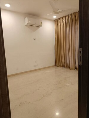 Room in 3 BHK Apartment at Mhada Colony – for Rent